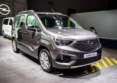Grå metal Opel Combo